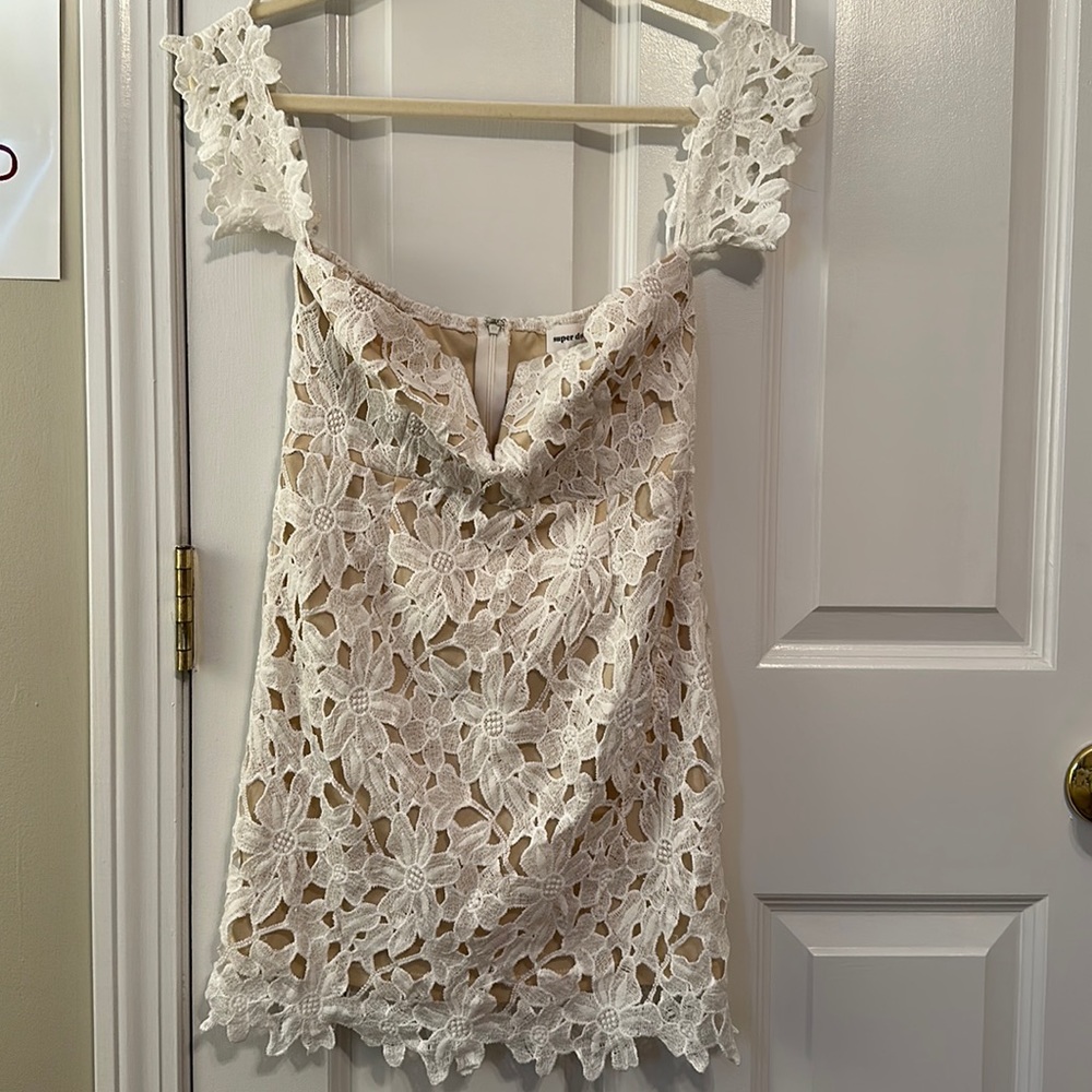 Super Down, White floral lace, Mini Dress with relaxed lace sleeve. Size S.